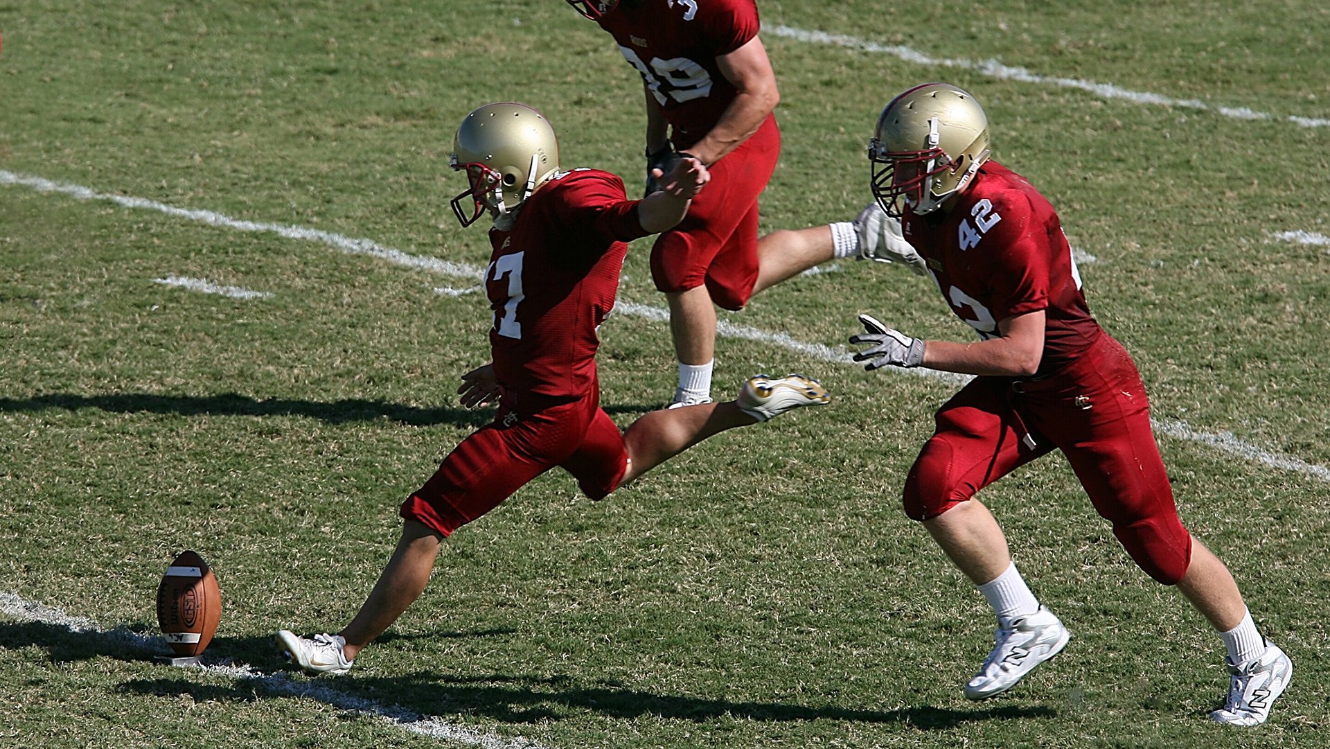 克莱尔·柯尔赞展现新生代仰泳实力，yy克莱尔